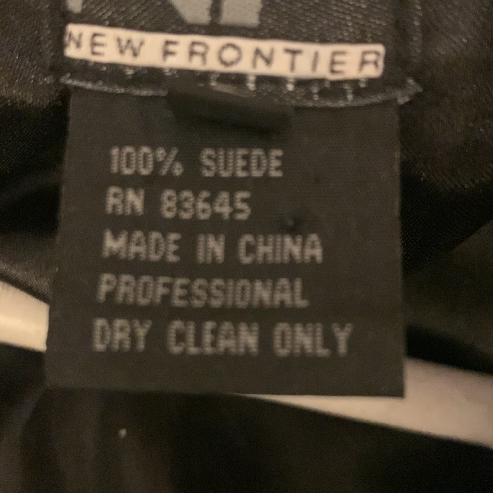NEW FRONTIER BLACK SUEDE BUTTON UP JACKET WITH REMOVABLE TIE BELT- SIZE SMALL - Picture 9 of 10